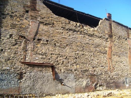На одесской Молдаванке перекладывают стену обрушившегося дома