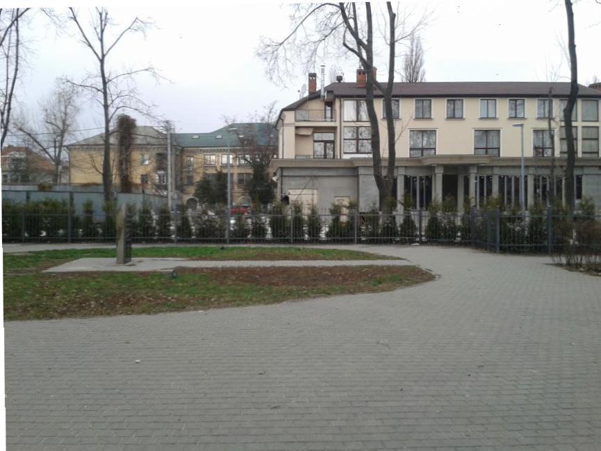 В Одессе на Фонтане неизвестные строители захватили сквер
