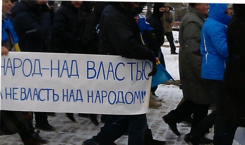 В центре Одессы более 2000 человек прошли мирной колонной в поддержку Киева